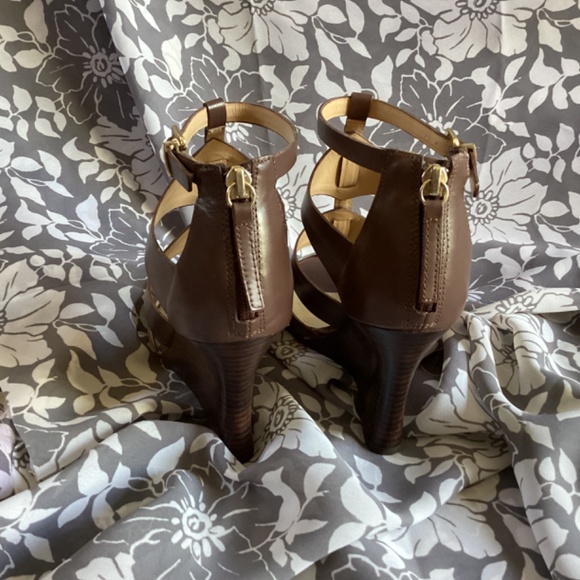 White House Black Market Brown Elegant Wedge - Picture 3 of 8